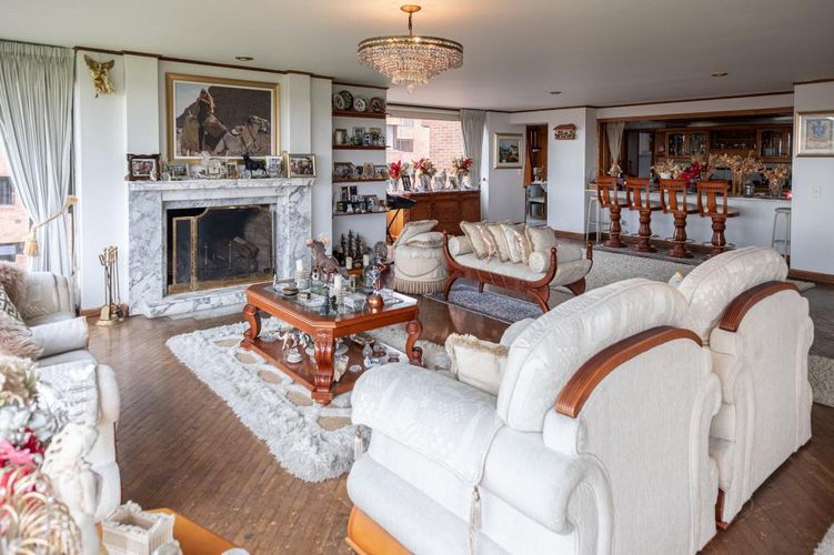 Apartamento de 4 alcobas en venta en La Carolina, Bogotá, 346 m² · foto 4 de 23