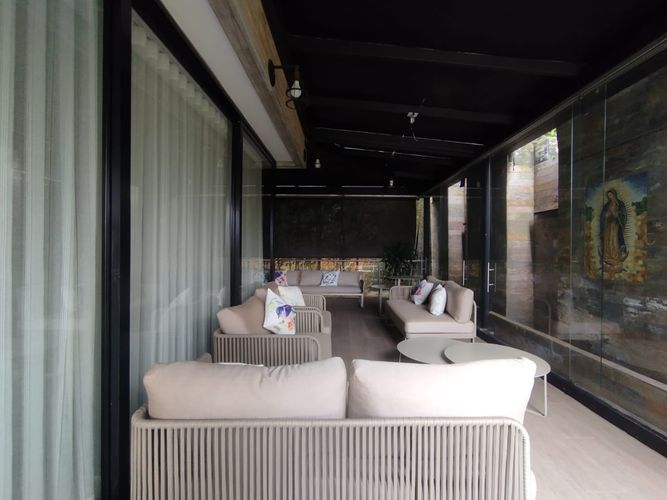 Apartamento de 3 alcobas en arriendo en El Poblado, Medellín, 250 m² · foto 2 de 16