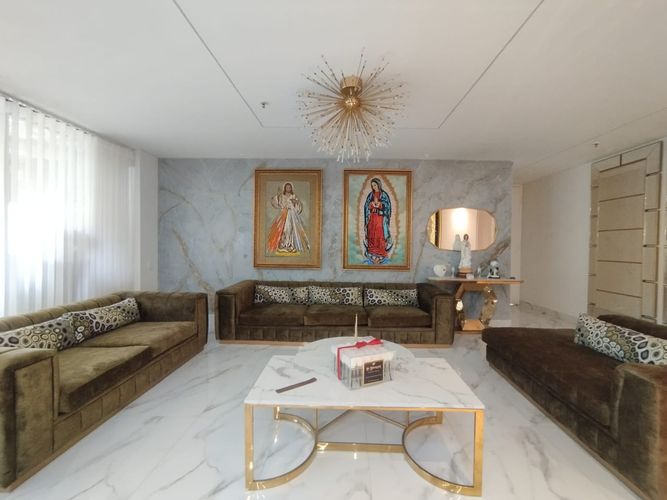 Apartamento de 3 alcobas en arriendo en El Poblado, Medellín, 250 m² · foto 5 de 16