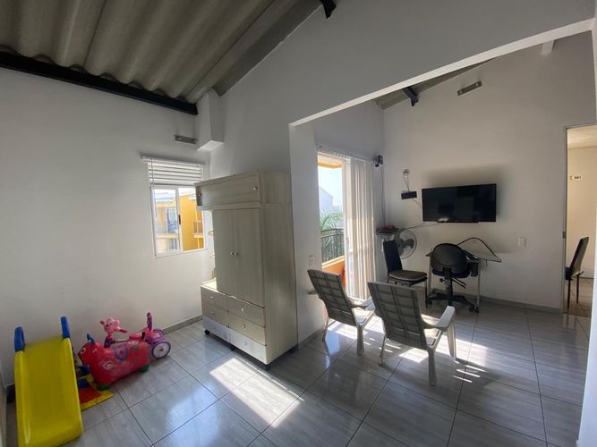 Apartamento de 2 alcobas en venta en Juanchito, Candelaria, 51 m² · foto 2 de 16