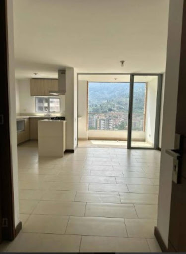 Apartamento en venta en Loma De Las Brujas, Envigado · foto 2 de 9