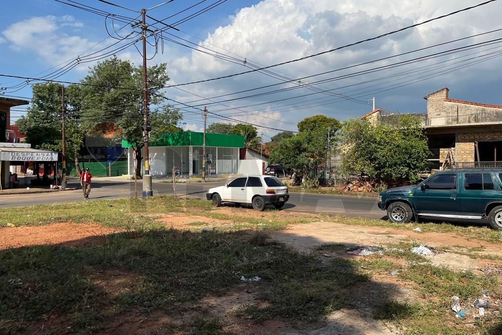 TERRENO EN ESQUINA SOBRE CALLE TRANSITADA EN LUQUE — foto 2