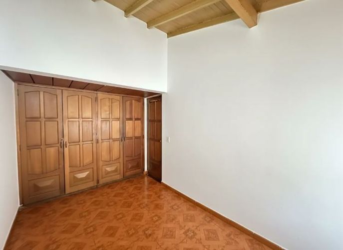 Casa de 5 alcobas en venta en La Palma, Medellín, 320 m² · foto 9 de 17