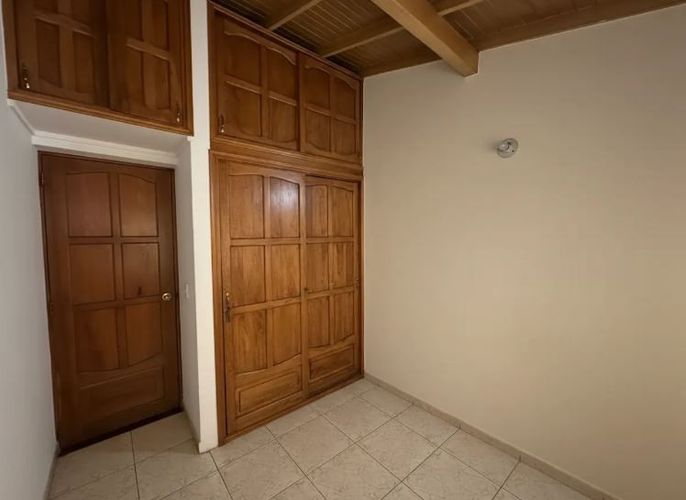 Casa de 5 alcobas en venta en La Palma, Medellín, 320 m² · foto 7 de 17
