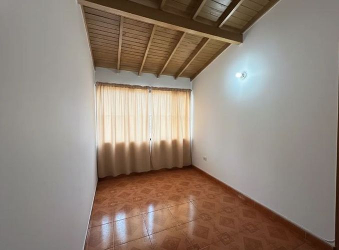 Casa de 5 alcobas en venta en La Palma, Medellín, 320 m² · foto 6 de 17