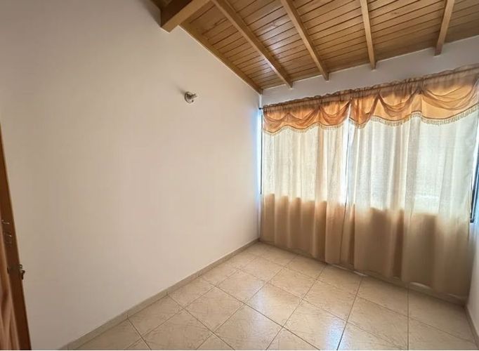 Casa de 5 alcobas en venta en La Palma, Medellín, 320 m² · foto 11 de 17