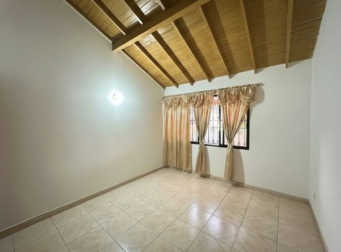 Casa de 5 alcobas en venta en La Palma, Medellín, 320 m² · foto 13 de 17