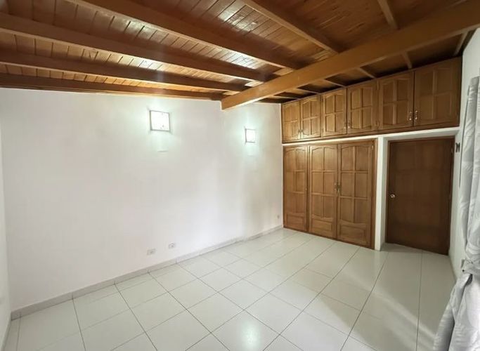 Casa de 5 alcobas en venta en La Palma, Medellín, 320 m² · foto 15 de 17