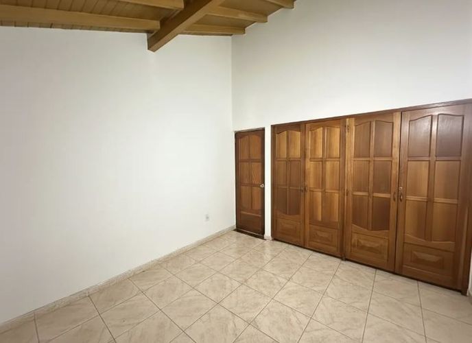 Casa de 5 alcobas en venta en La Palma, Medellín, 320 m² · foto 10 de 17