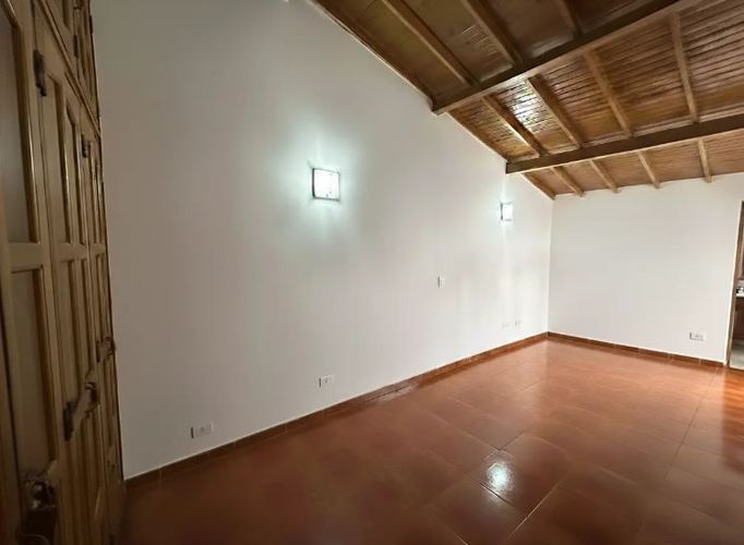 Casa de 5 alcobas en venta en La Palma, Medellín, 320 m² · foto 12 de 17