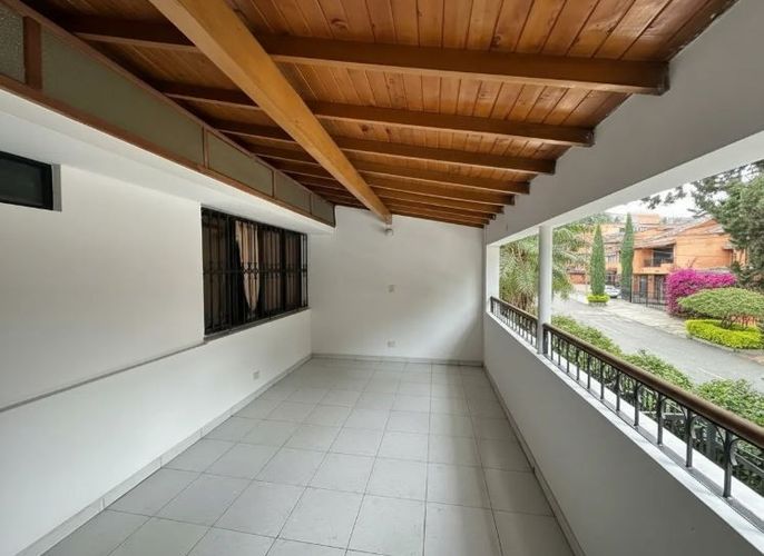 Casa de 5 alcobas en venta en La Palma, Medellín, 320 m² · foto 16 de 17
