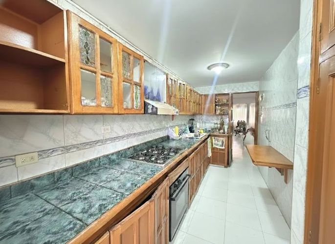 Casa de 5 alcobas en venta en La Palma, Medellín, 320 m² · foto 2 de 17