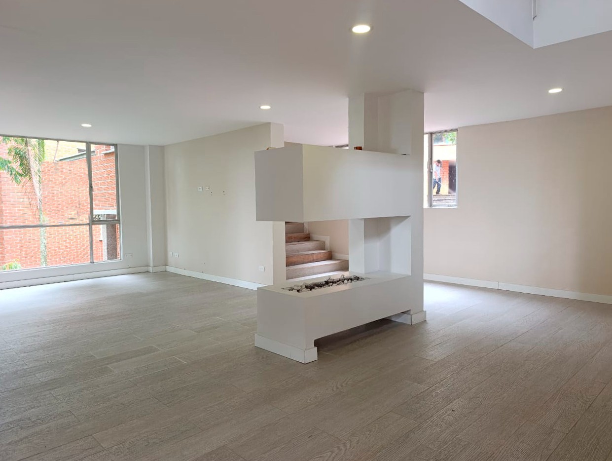 Apartamento en arriendo en El Poblado, Medellín · foto 2 de 19