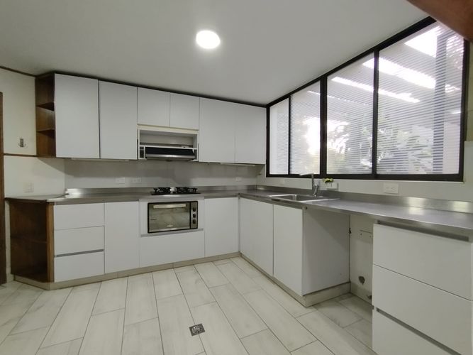 Apartamento de 4 alcobas en arriendo en El Poblado, Medellín, 320 m² · foto 4 de 20