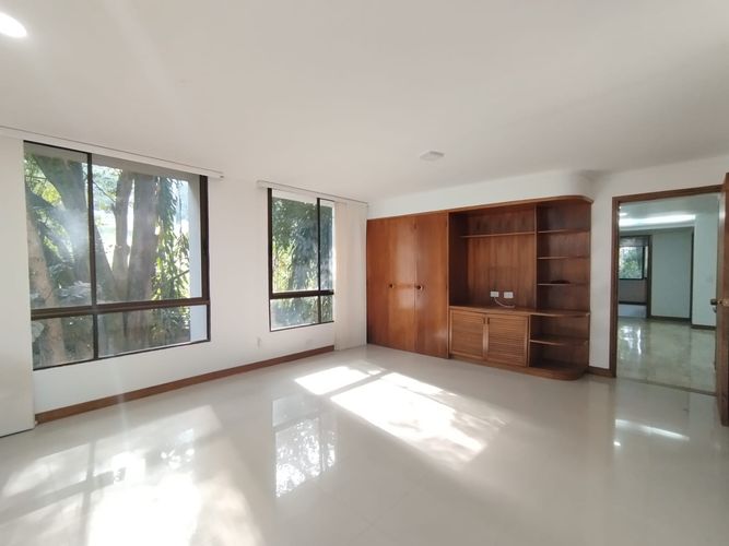 Apartamento de 4 alcobas en arriendo en El Poblado, Medellín, 320 m² · foto 9 de 20