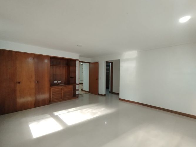 Apartamento de 4 alcobas en arriendo en El Poblado, Medellín, 320 m² · foto 10 de 20