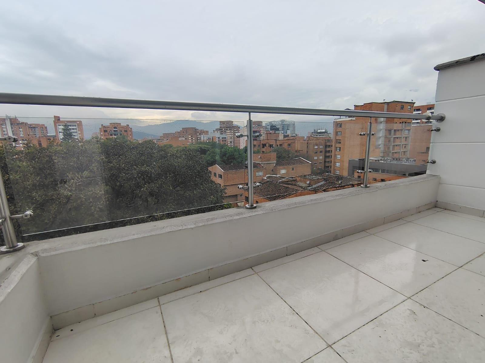 Apartamento en arriendo en Laureles, Medellín · foto 2 de 16
