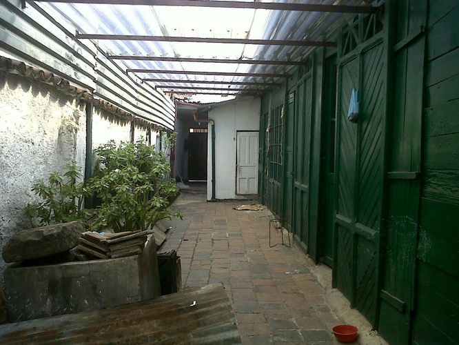 Casa de 10 alcobas en arriendo en Santa Barbara Centro, Bogotá, 850 m² · foto 2 de 2