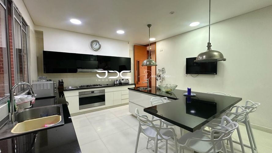 Apartamento de 4 alcobas en venta en Los Rosales, Bogotá, 452 m² · foto 10 de 14
