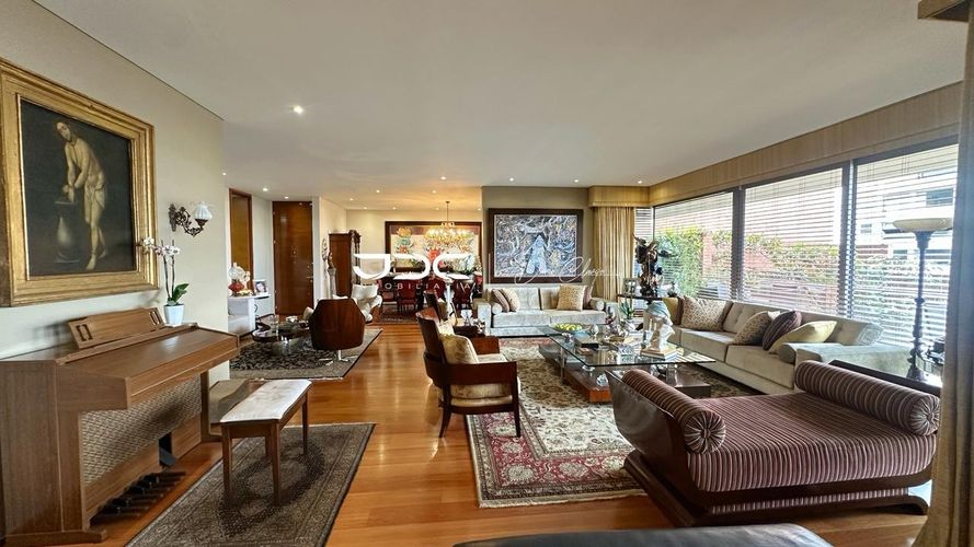 Apartamento de 4 alcobas en venta en Los Rosales, Bogotá, 452 m² · foto 3 de 14