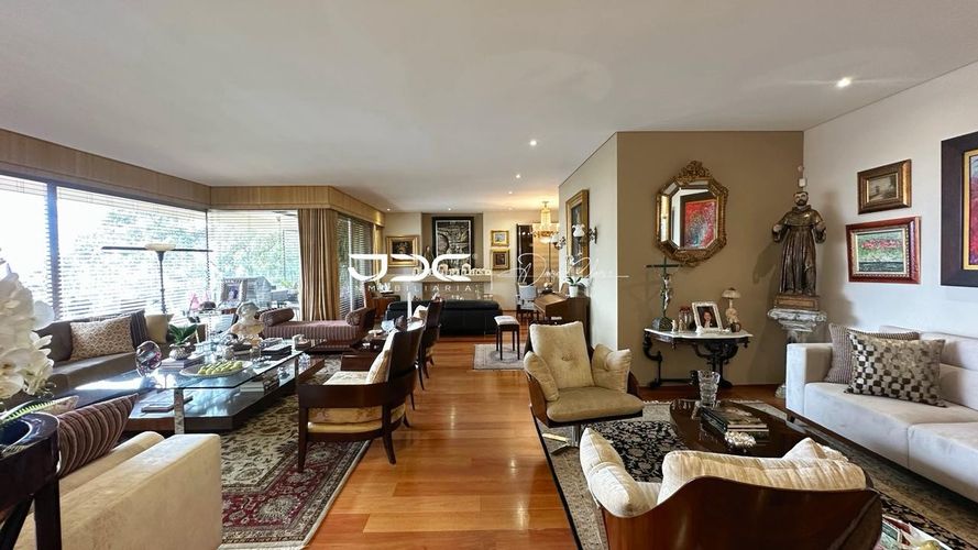 Apartamento de 4 alcobas en venta en Los Rosales, Bogotá, 452 m² · foto 2 de 14