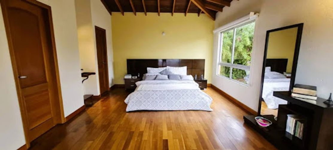 Casa de 5 alcobas en venta en Loma Del Escobero, Envigado · foto 8 de 12