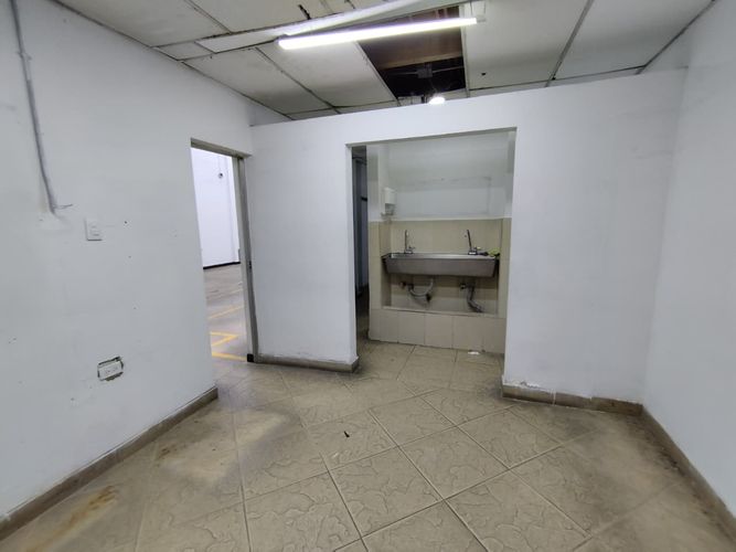 Bodega en arriendo en Camino Verde, Envigado, 267 m² · foto 13 de 18