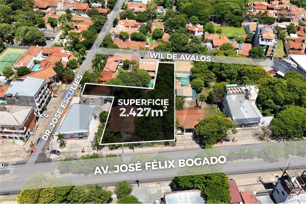 AMPLIO TERRENO CON SALIDA A TRES CALLES EN ASUNCIÓN EN VENTA (2.427 m2) — foto 2