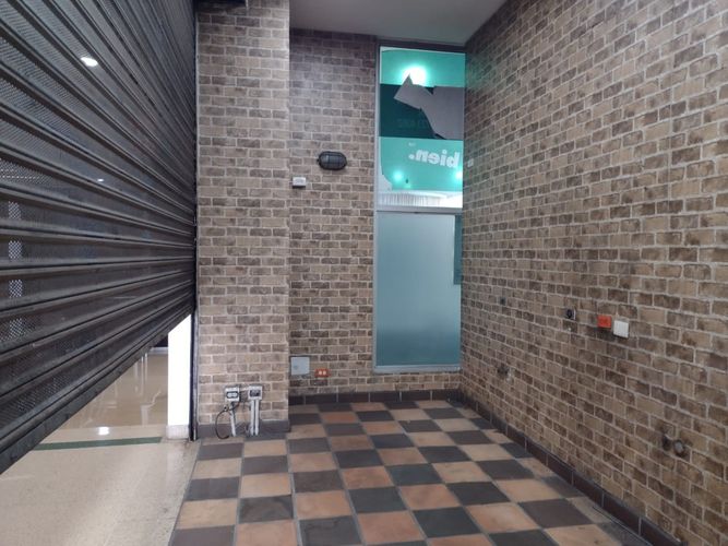 Local en arriendo en El Poblado, Medellín, 28 m² · foto 2 de 8