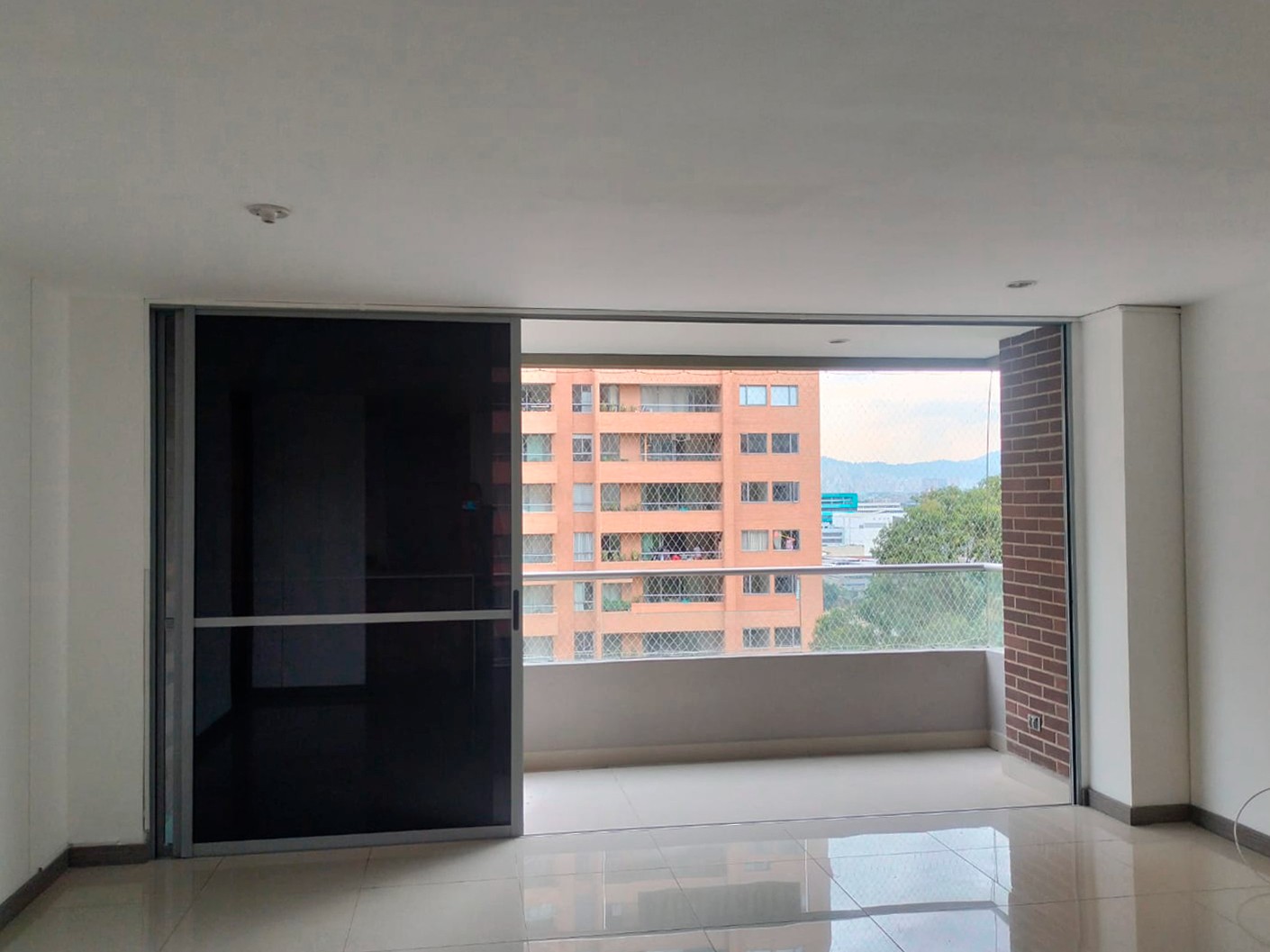 Apartamento en arriendo en El Poblado, Medellín · foto 2 de 14