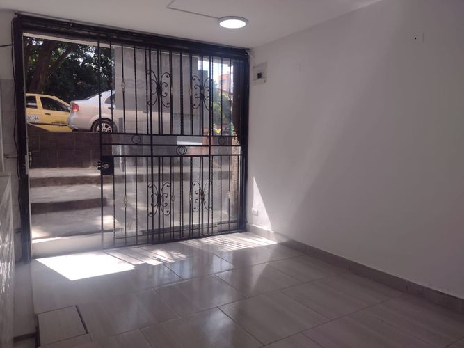 Local en arriendo en Conquistadores, Medellín, 33 m² · foto 2 de 8
