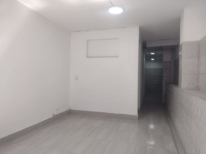 Local en arriendo en Conquistadores, Medellín, 33 m² · foto 3 de 8