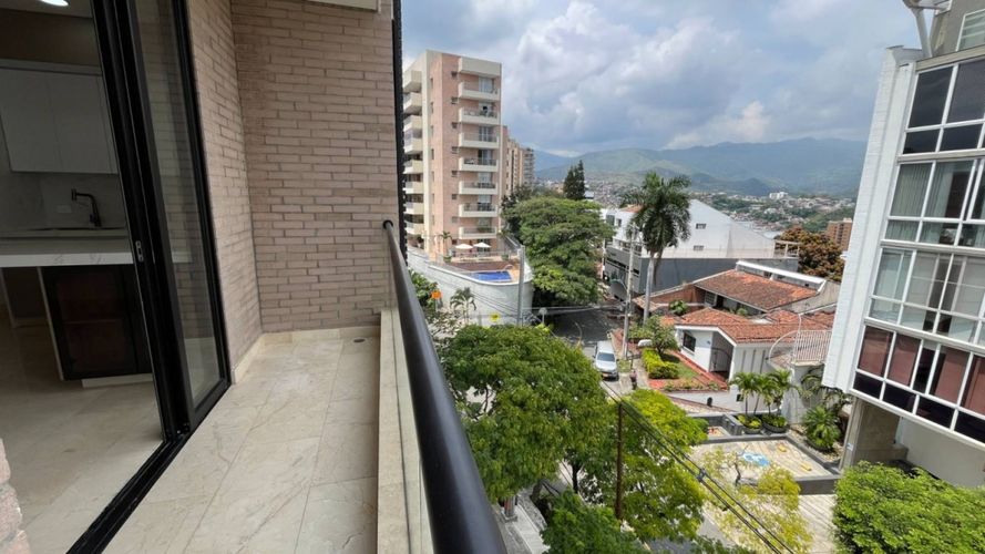 Apartamento de 1 alcoba en venta en Arboledas, Cali, 66 m² · foto 2 de 17