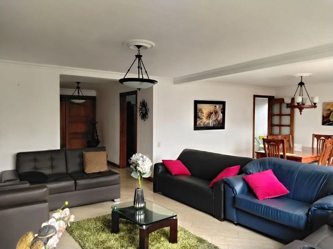 Apartamento en venta en El Poblado, Medellín · foto 2 de 19