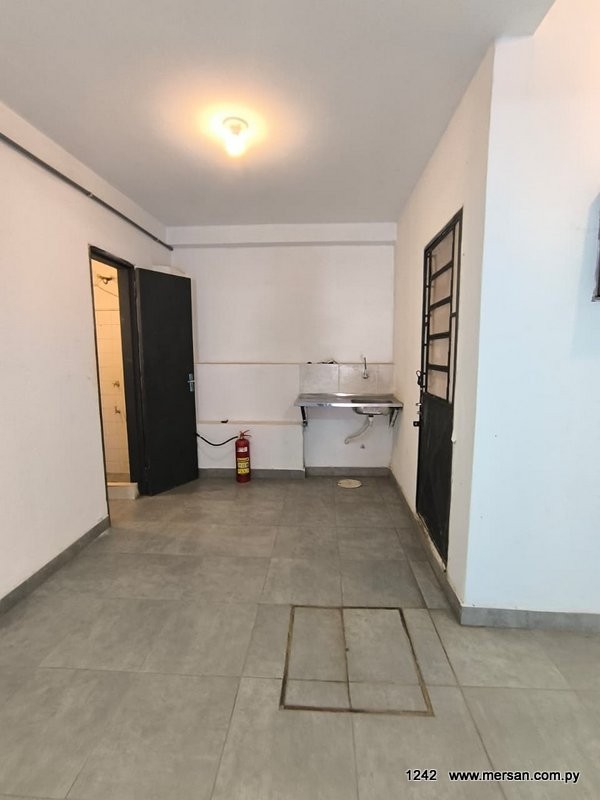 SALÓN COMERCIAL - FDO. DE LA MORA Z/ SUR - 38 M2 (CÓD. 1242) — foto 3