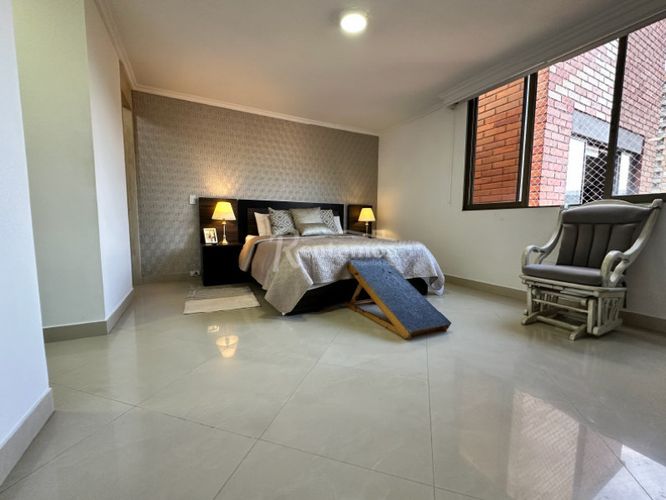 Apartamento de 4 alcobas en venta en Los Naranjos, Medellín, 265 m² · foto 3 de 24