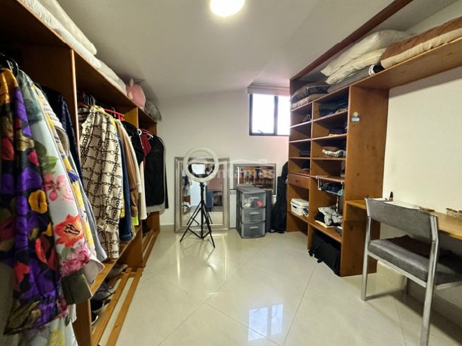 Apartamento de 4 alcobas en venta en Los Naranjos, Medellín, 265 m² · foto 5 de 24