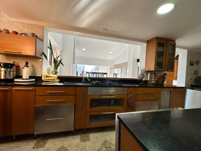 Apartamento de 4 alcobas en venta en Los Naranjos, Medellín, 265 m² · foto 6 de 24