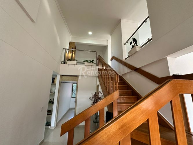 Apartamento de 4 alcobas en venta en Los Naranjos, Medellín, 265 m² · foto 9 de 24
