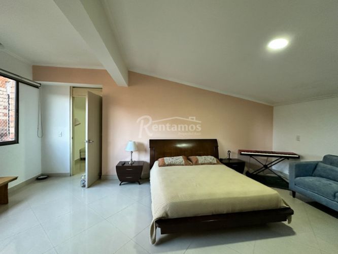 Apartamento de 4 alcobas en venta en Los Naranjos, Medellín, 265 m² · foto 10 de 24