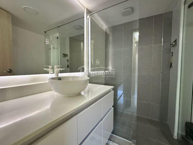 Apartamento de 4 alcobas en venta en Los Naranjos, Medellín, 265 m² · foto 13 de 24