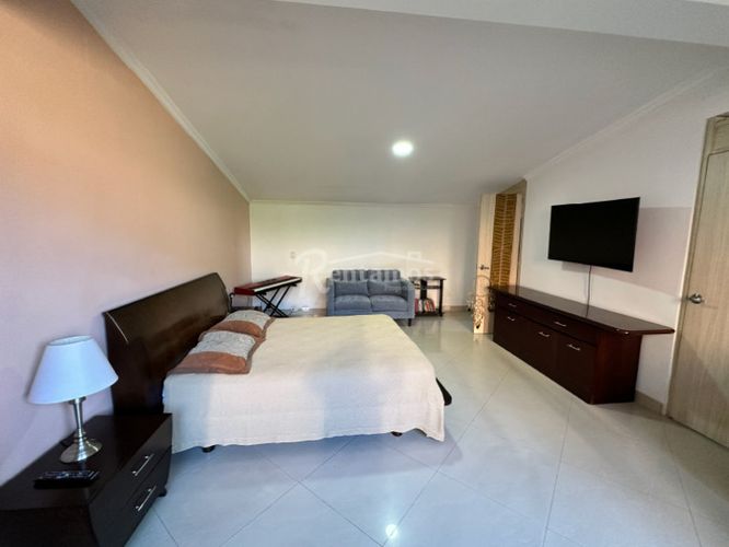 Apartamento de 4 alcobas en venta en Los Naranjos, Medellín, 265 m² · foto 14 de 24