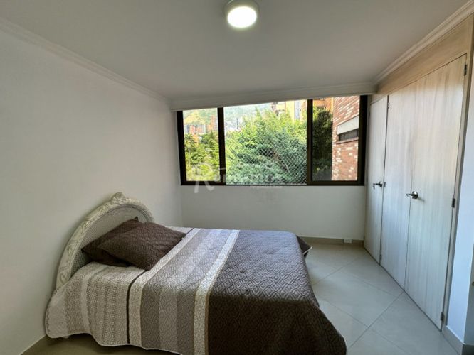 Apartamento de 4 alcobas en venta en Los Naranjos, Medellín, 265 m² · foto 15 de 24