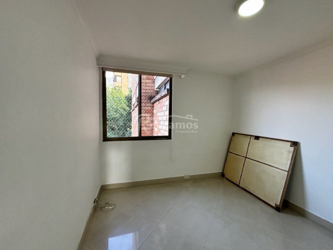 Apartamento de 4 alcobas en venta en Los Naranjos, Medellín, 265 m² · foto 22 de 24