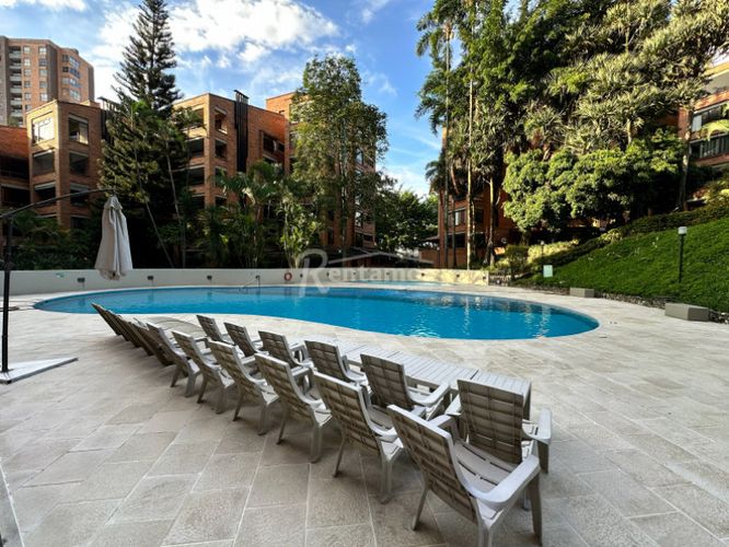 Apartamento de 4 alcobas en venta en Los Naranjos, Medellín, 265 m² · foto 23 de 24