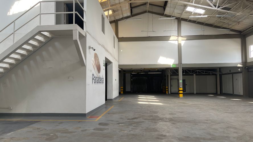 Bodega en arriendo en Arroyohondo, Yumbo, 2000 m² · foto 4 de 24