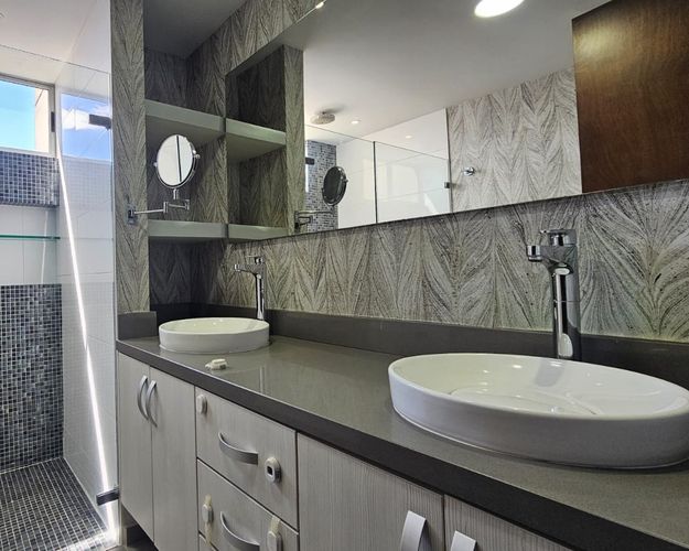 Apartamento de 3 alcobas en venta en El Poblado, Medellín, 165 m² · foto 13 de 14