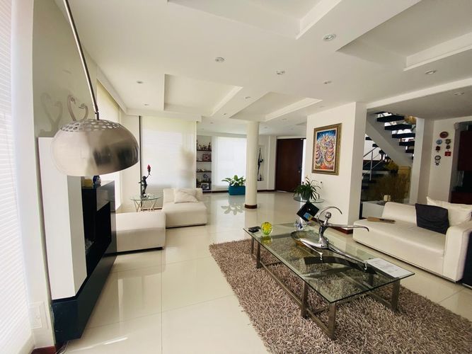 Casa de 3 alcobas en venta en Cedro Salazar, Bogotá, 350 m² · foto 3 de 24