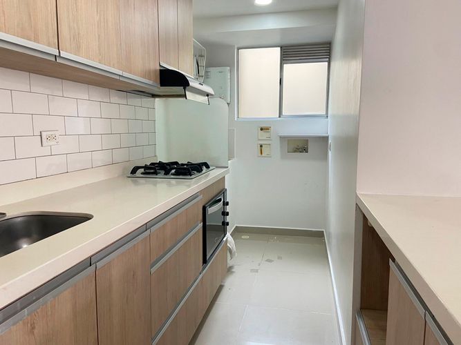 Apartamento de 2 alcobas en venta en Los Alcazares, Sabaneta, 60 m² · foto 2 de 17