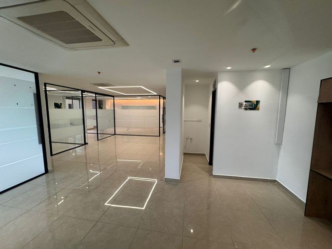 Oficina en arriendo en Cristo Rey, Medellín, 150 m² · foto 2 de 19